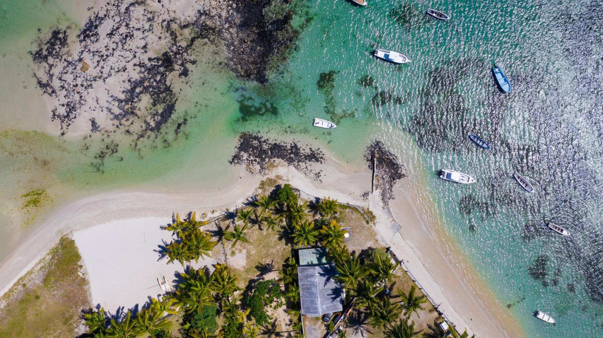 Quaint Beach Villa In A Fishing Village Grand-Gaube Exterior foto