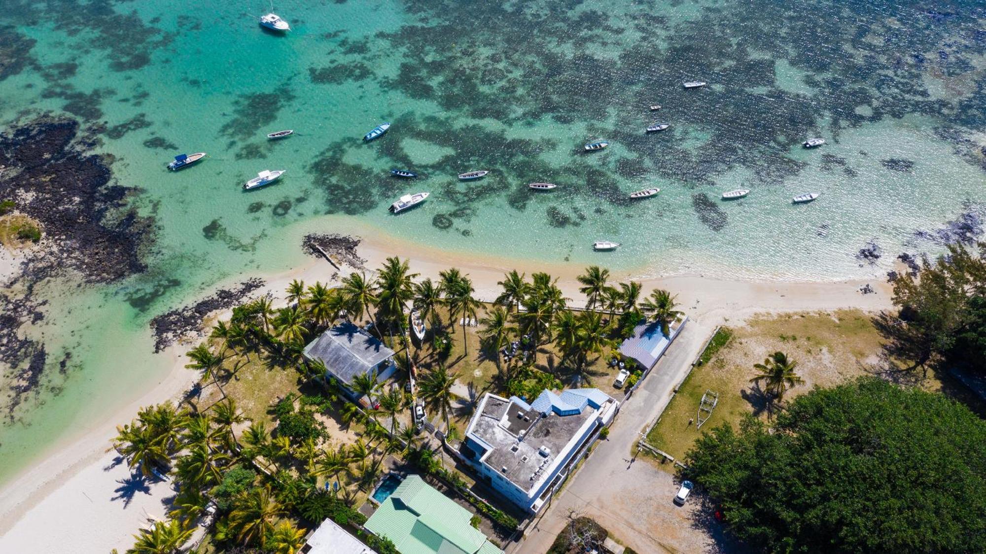 Quaint Beach Villa In A Fishing Village Grand-Gaube Exterior foto