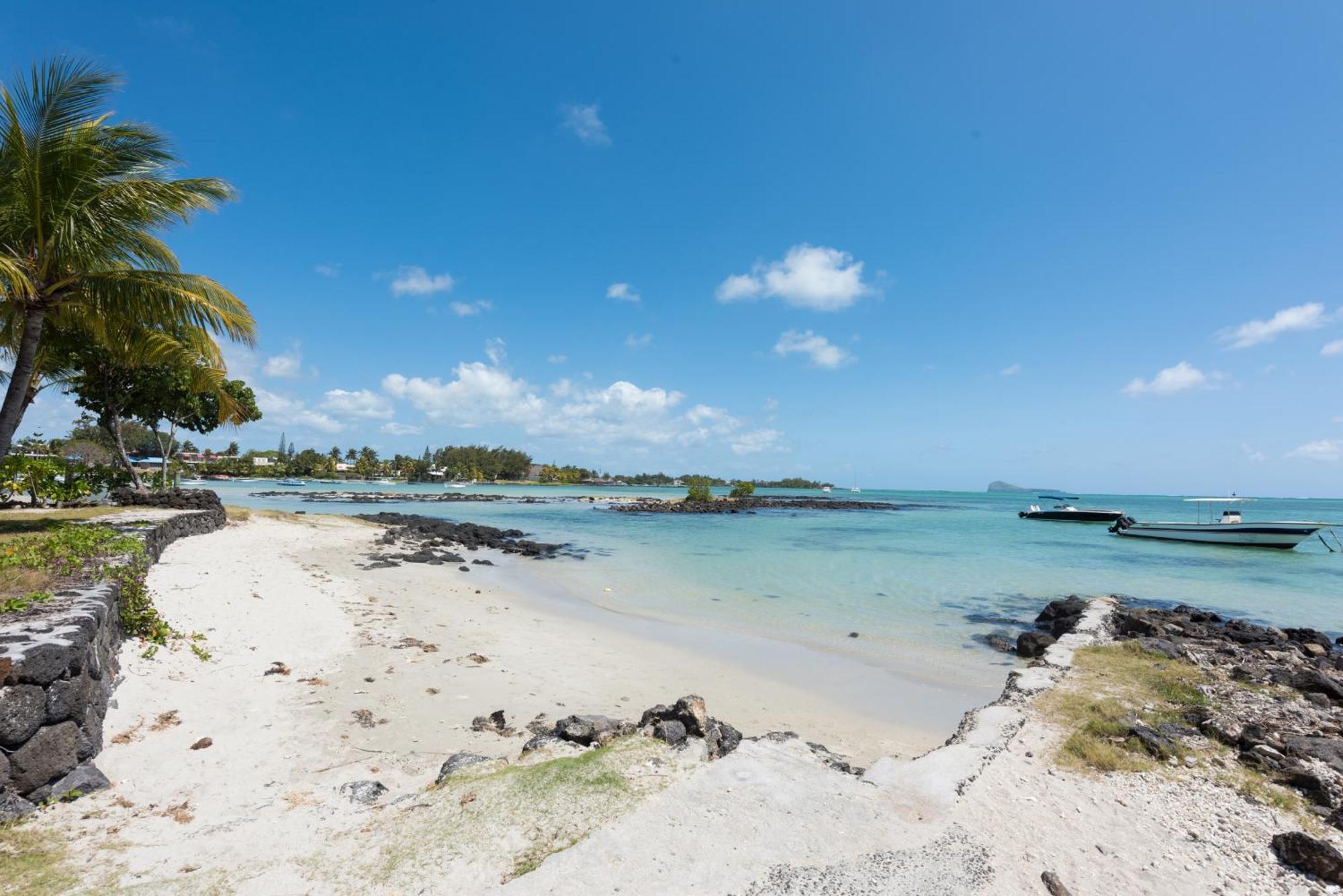 Quaint Beach Villa In A Fishing Village Grand-Gaube Exterior foto