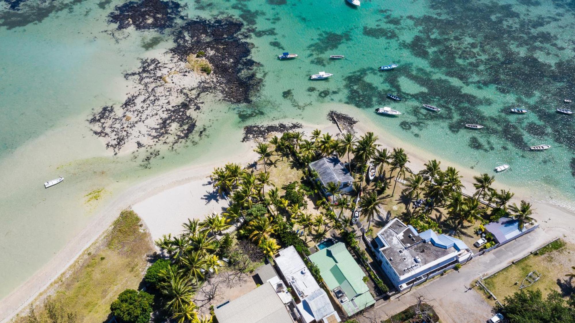 Quaint Beach Villa In A Fishing Village Grand-Gaube Exterior foto