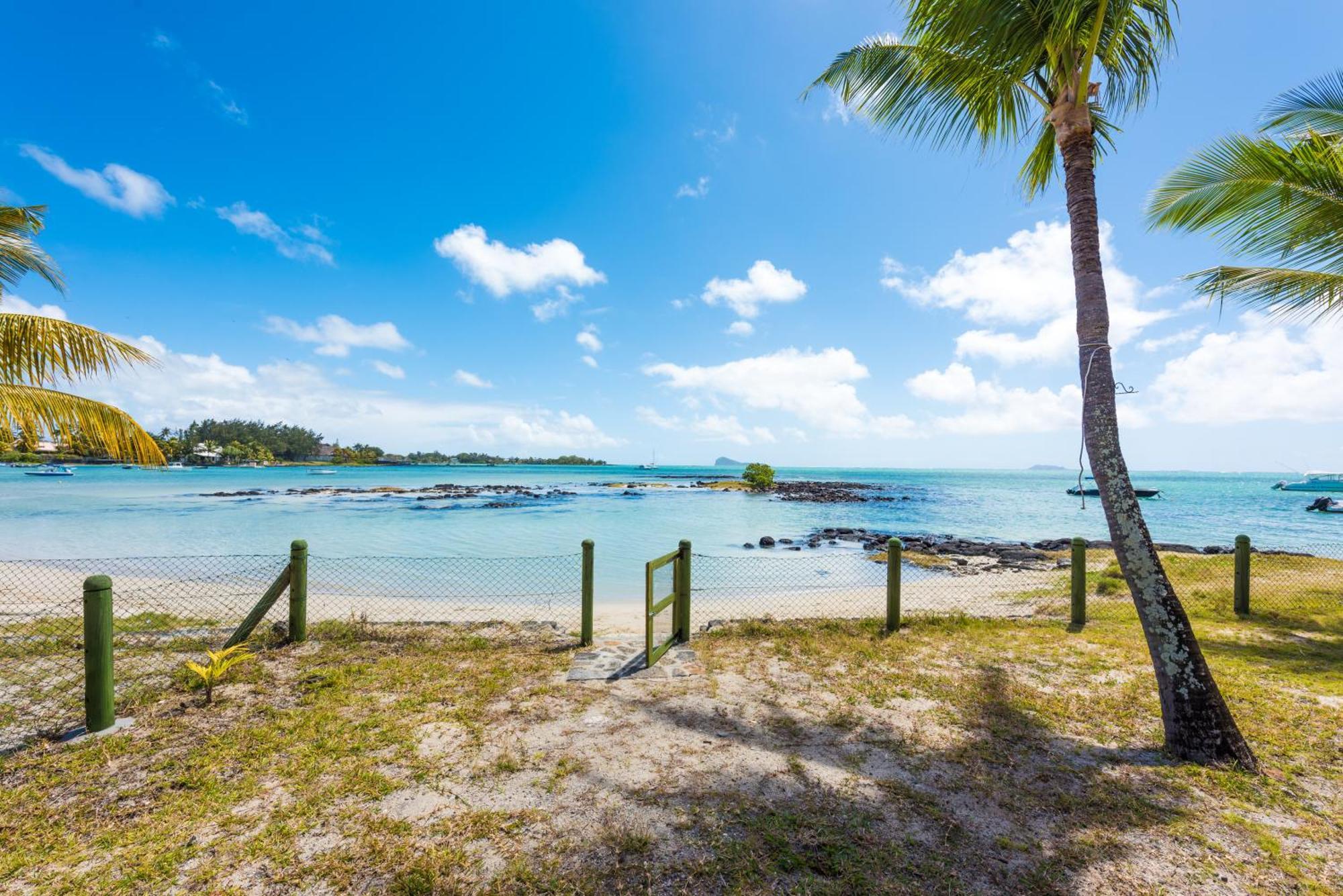 Quaint Beach Villa In A Fishing Village Grand-Gaube Exterior foto